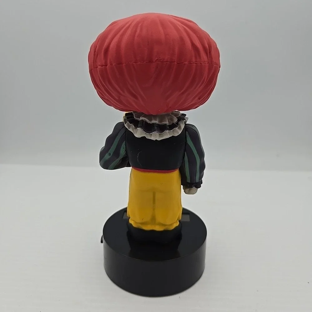 Stephen King's‎ IT Pennywise 1990 Neca Solar Powered Body Knocker